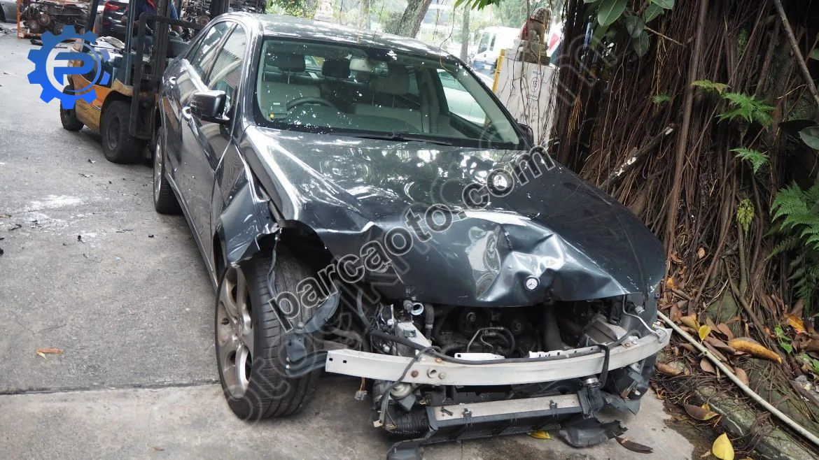 Mercedes E-Class Ön Panel Tampon Demiri ve Far Sacı