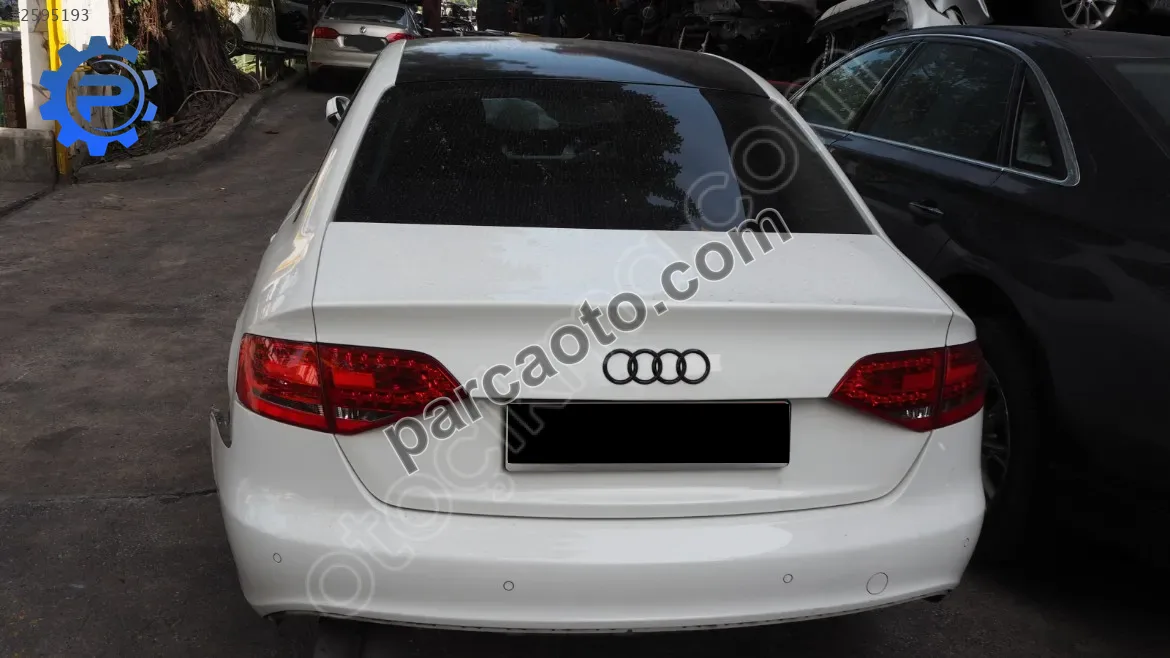 Audi A4 Kesme Tavan ve Çeyrek, Arka-Sol Marşpiyel Parçala Audi A4 Kesme Tavan ve Çeyrek, Arka-Sol Marşpiyel Parçala