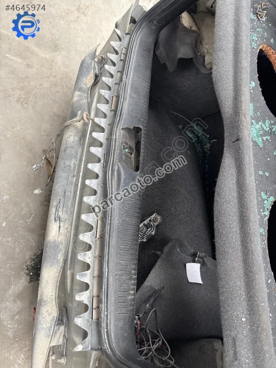 Çıkma vw polo hb arka panel üst plastiği