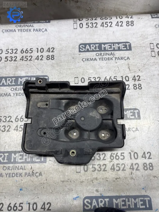 Çıkma vw golf 4 bora leon akü alt plastiği