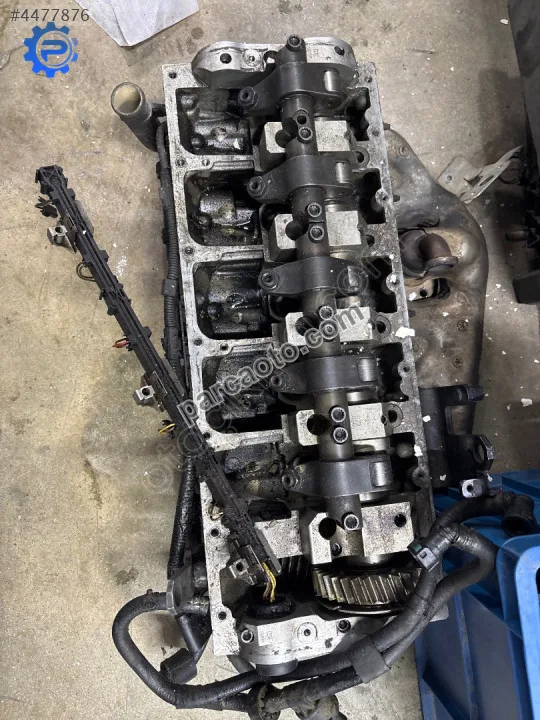 Çıkma vw transporter t5 2.5 130 silindir kapağı