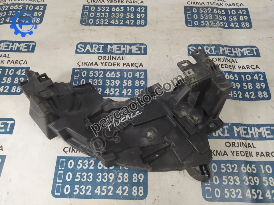 Çıkma yan sanayi renault fluence sağ far alt braketi