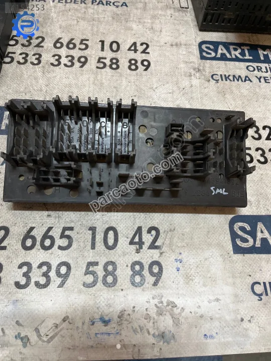 Çıkma audı 80 443941822 sigorta kutusu