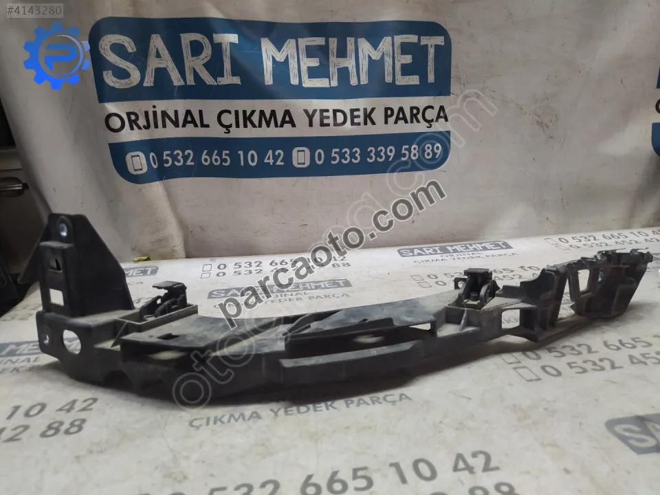 Çıkma vw polo sol far alt braketi 6r0805071