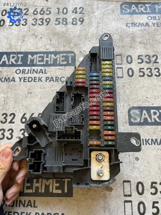 Çıkma bmw e61 9 138 830-01 913883001 sigorta kutusu