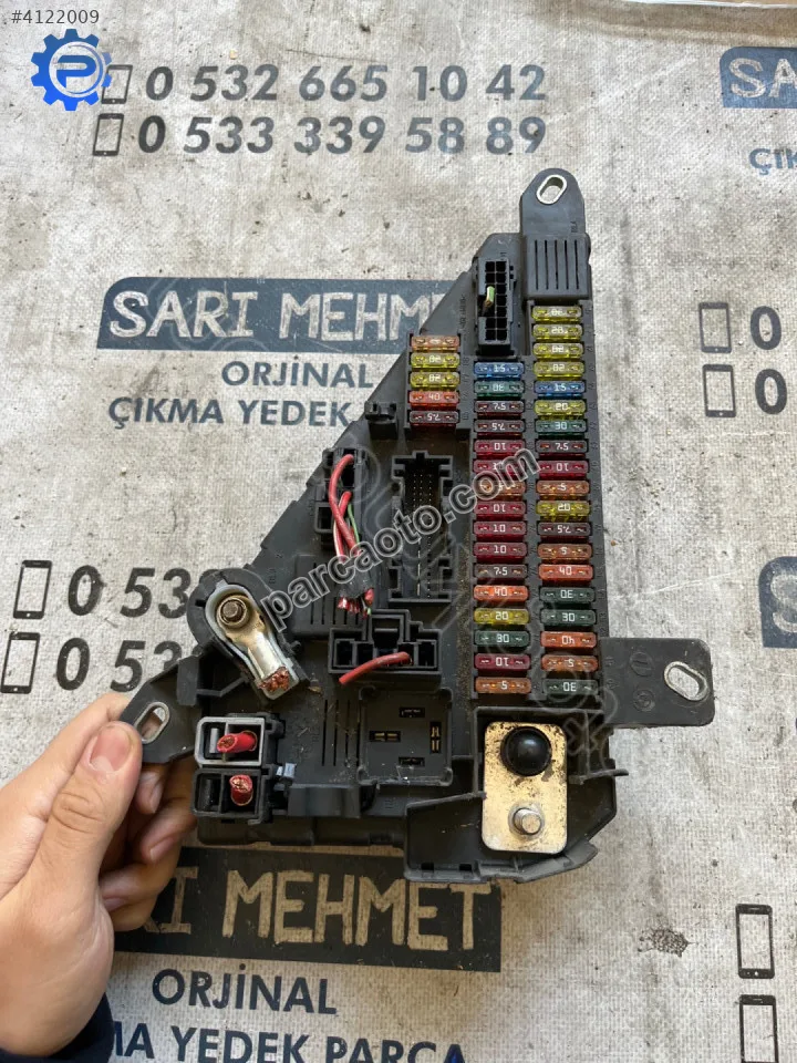 Çıkma bmw e60 9 138 830-01 913883001 sigorta kutusu