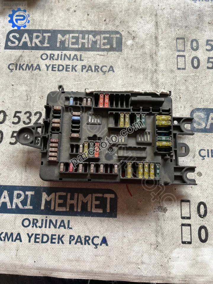 Çıkma bmw f30 9337880 01 933788001 sigorta kutusu