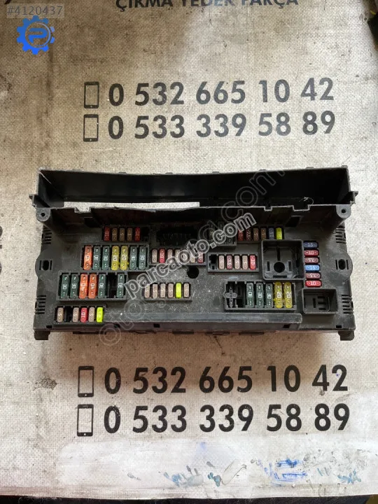 Çıkma bmw f11 9210861-01 921086101 sigorta kutusu