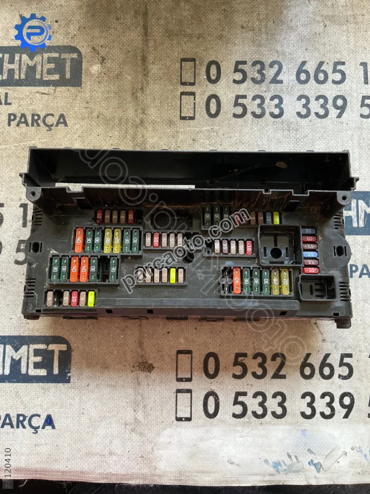 Çıkma bmw f10 9234421-01 923442101 sigorta kutusu