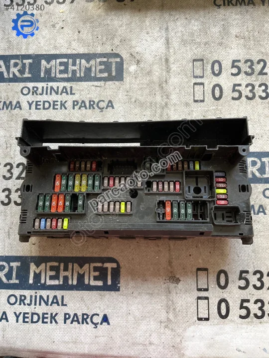 Çıkma bmw f10 9252815-01 925281501 sigorta kutusu