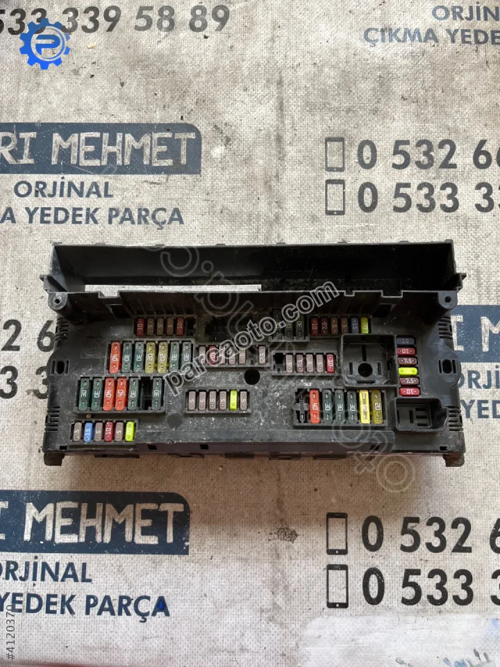 Çıkma bmw f10 9252815-01 925281501 sigorta kutusu