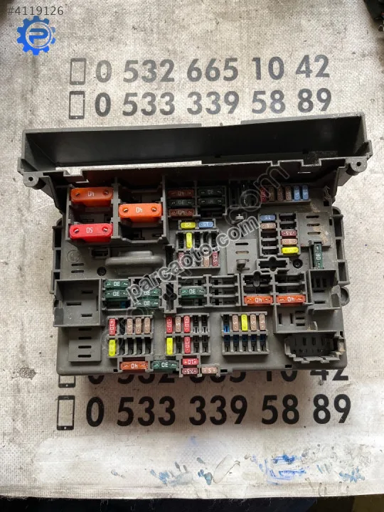 Çıkma bmw e90 9119446-03 911944603 sigorta kutusu
