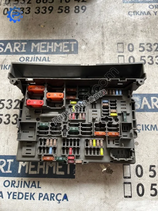 Çıkma bmw e90 9119446-03 911944603 sigorta kutusu