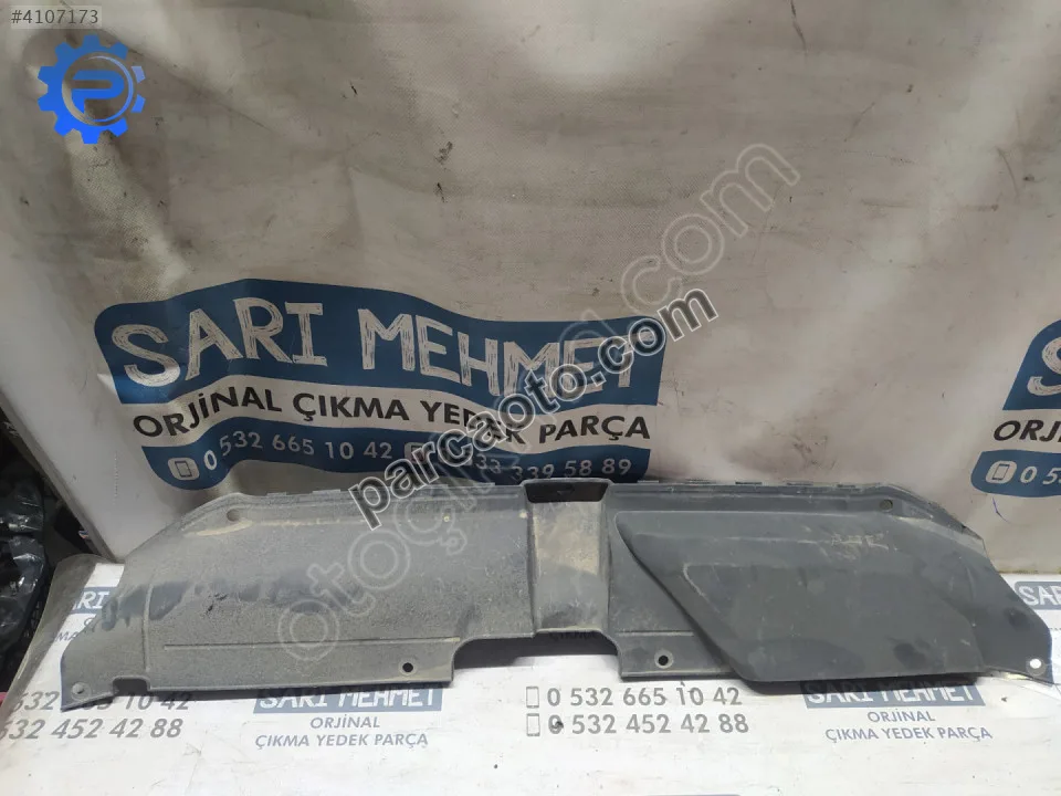 Çıkma audi a4 ön panel üst plastiği 8k0807081