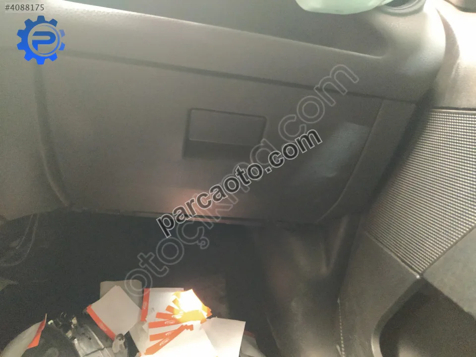 ÇIKMA FORD FİESTA TORPİDO KAPAĞI ÇIKMA FORD FİESTA TORPİDO KAPAĞI