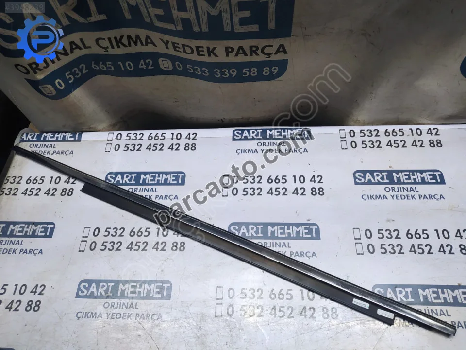 Çıkma audi a4 sol ön kapı sıyırıcısı nikelajlı