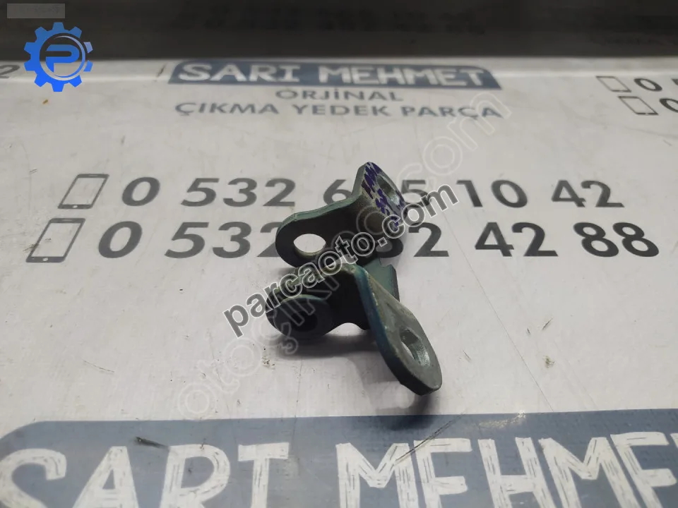 Çıkma skoda fabia sağ ön kapı üst menteşesi