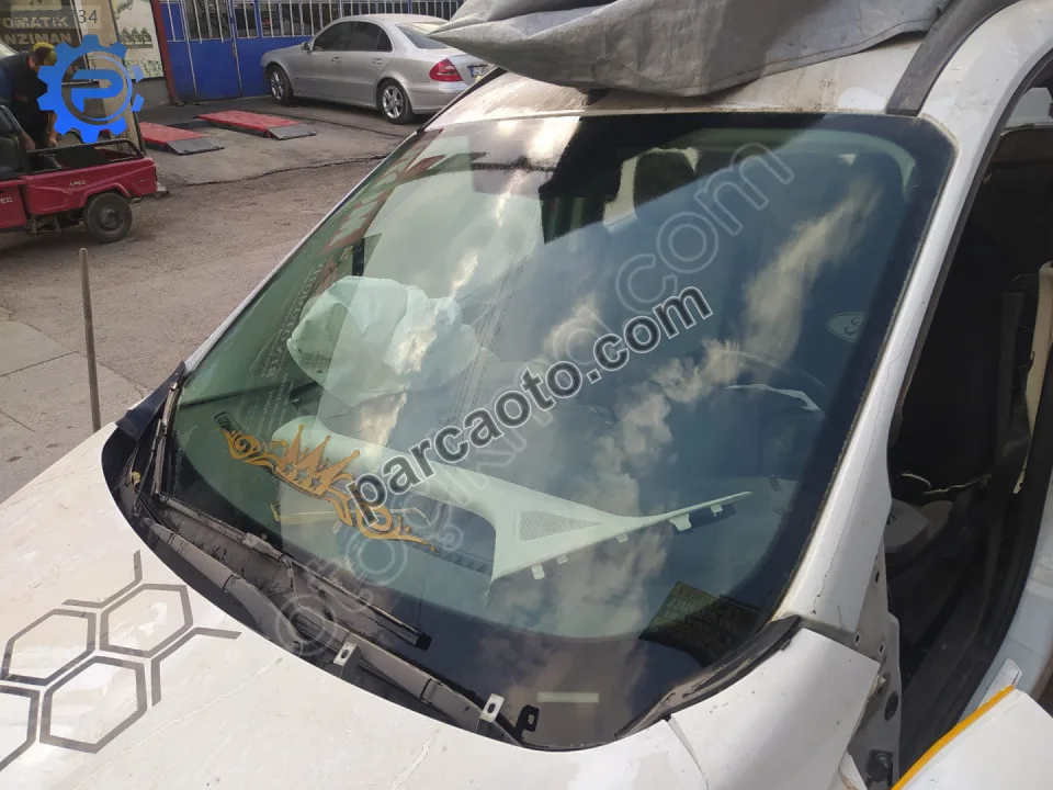 Çıkma ford courier ön cam et76-a03100-g