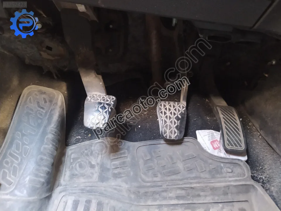 Çıkma ford courier debriyaj pedalı