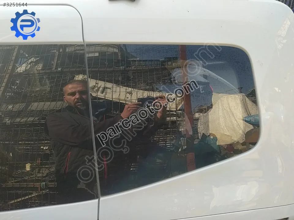 Ford Tourneo Courier Kelebek Cam Arka - Konya Selçuklu
