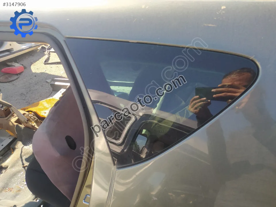 Çıkma peugeot 407 sw sol arka kapı kelebek camı