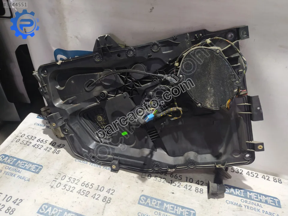 ÇIKMA FORD FİESTA SOL ÖN CAM KRİKOSU ÇIKMA FORD FİESTA SOL ÖN CAM KRİKOSU