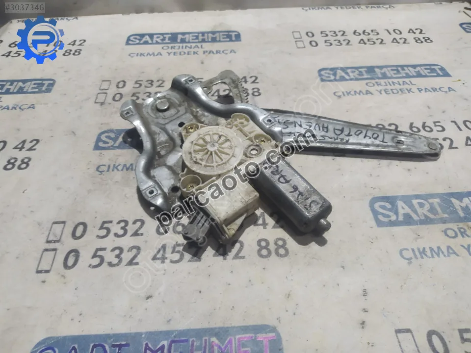 Çıkma toyota avensis sağ arka cam krikosu k-223