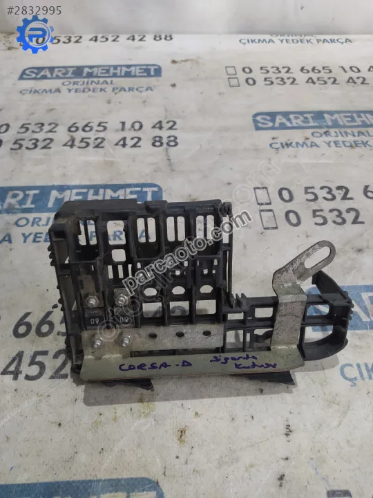 Çıkma opel corsa d sigorta kutusu 1718433-1