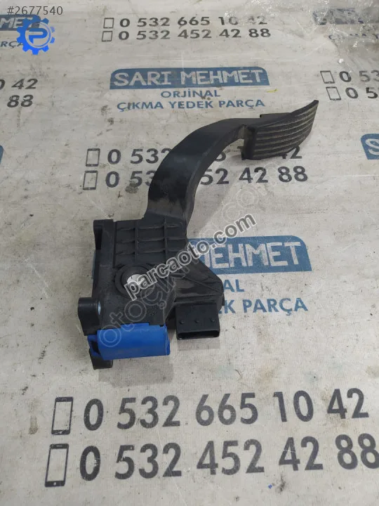 Çıkma opel corsa d gaz pedalı 13305806