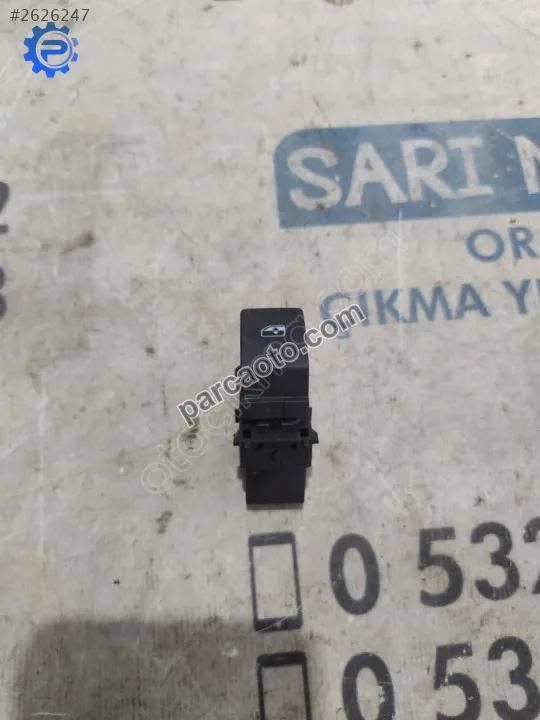 Çıkma skoda süper b sağ arka cam düğmesi