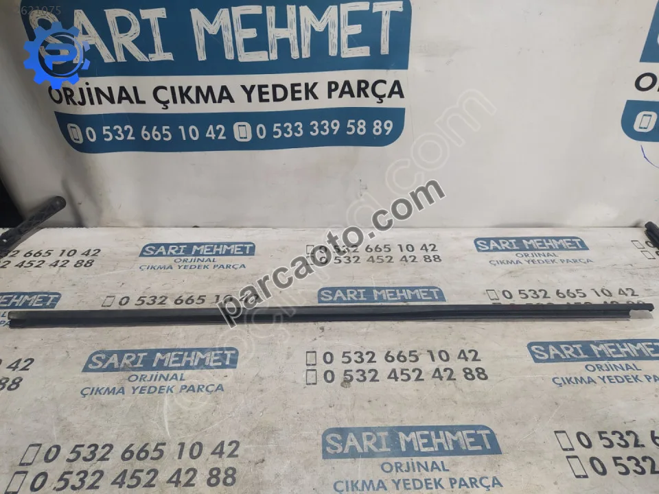 Çıkma vw golf 7 sağ ön kapi cam çıtası