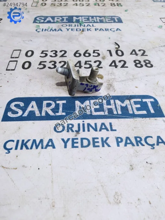 Çıkma audi a4 sol arka kapı alt menteşesi