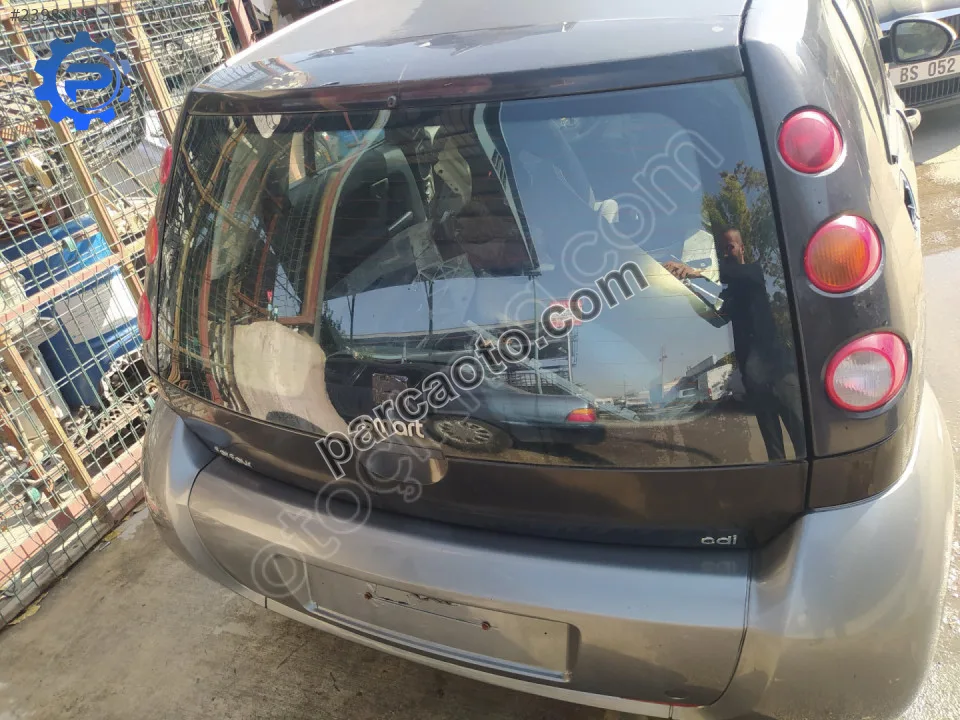 Çıkma smart forfour bagaj kapağı