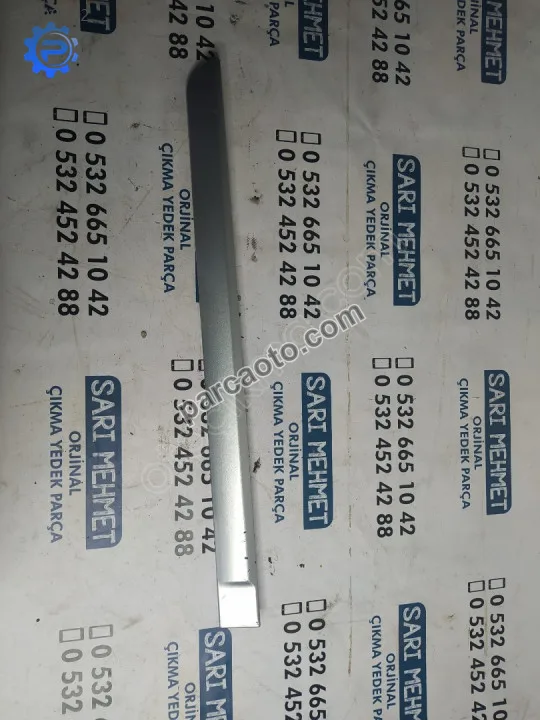 Çıkma volvo s40 sağ arka kapı bandı 30621397
