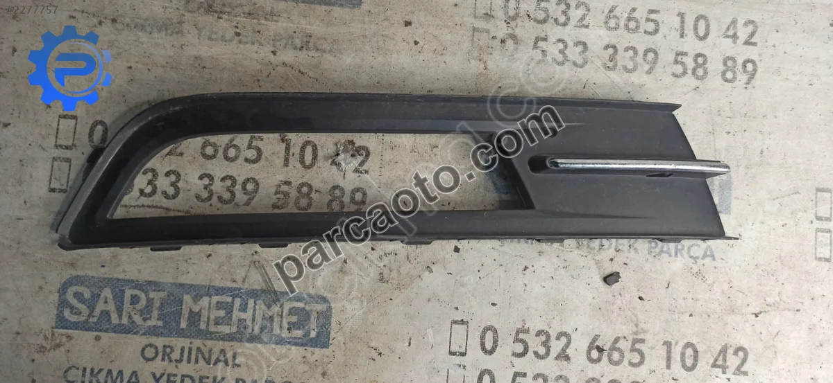 Çıkma vw passat b8  sağ sis farı çerçevesi