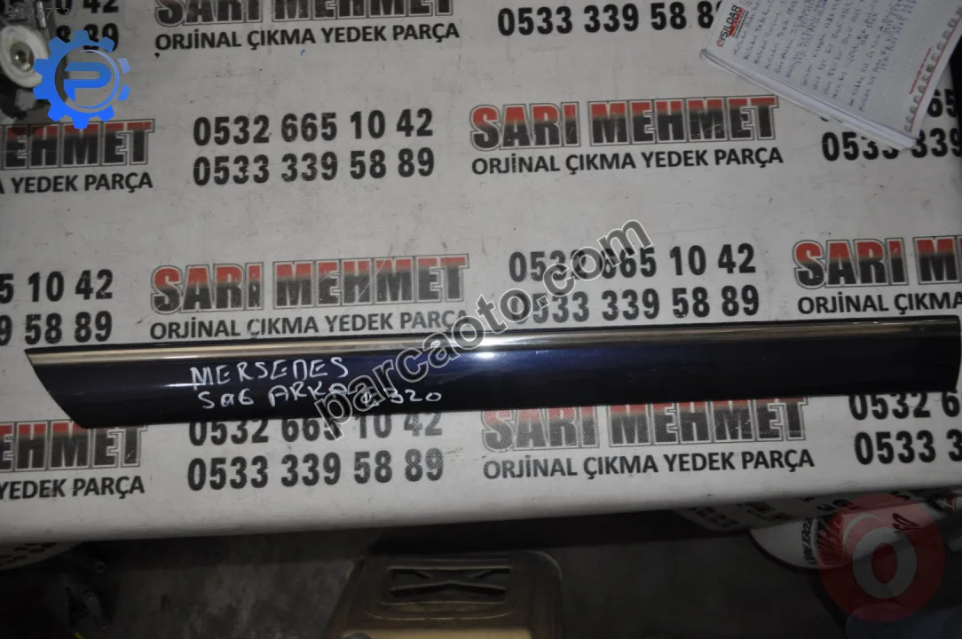 Çıkma mercedes e320 orjinal sağ arka kapı bandı