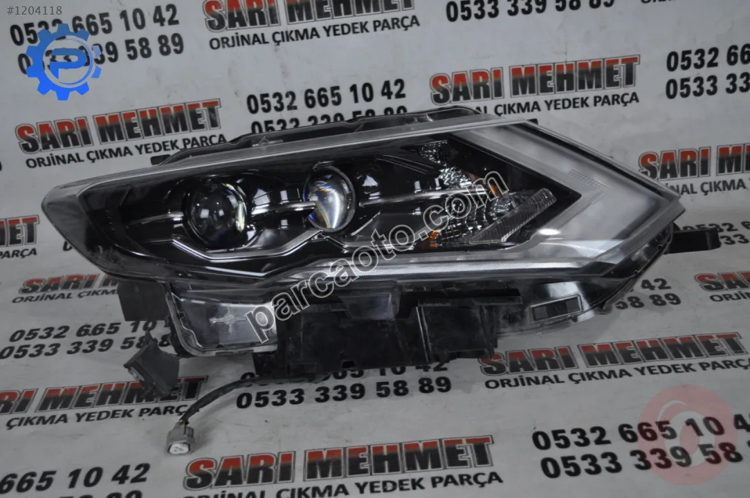 ÇIKMA Nissan X-Trail far sağ