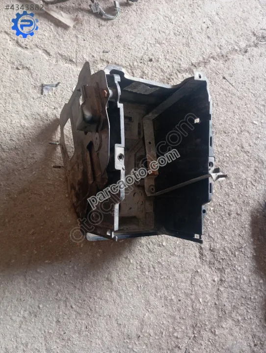 Ford Fiesta akü koruyucu plastiği 8V21-10723
