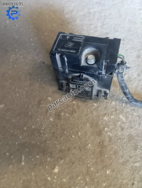 F.Fiesta küçük sigorta kutusu AB39 14N003