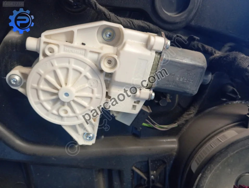Mercedes W246 Ön sol cam motoru A2469065100