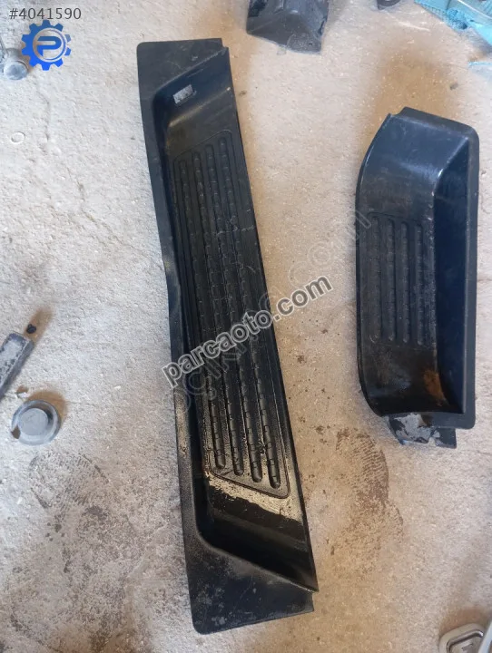 WW T7.Orta kapı basamak kaplaması 7LA863725C
