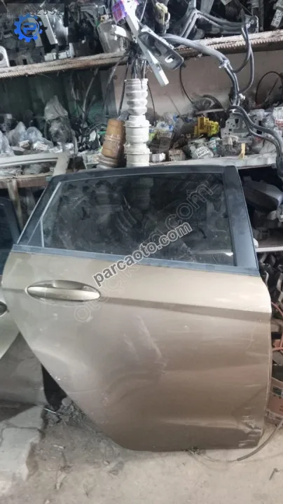 Ford fiesta sağ arka kapı hatasız dolu 09-17