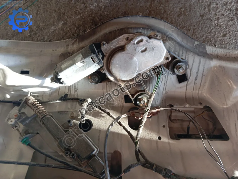 Ford Fiesta 03-09.Arka cam silgi motoru