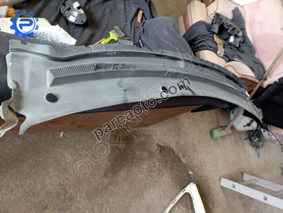 Ford focus 3 ön cam önü ızgarası.m51 a02216