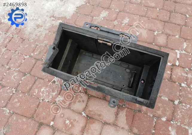 Peugeot boxser akü yuvası.1368035080