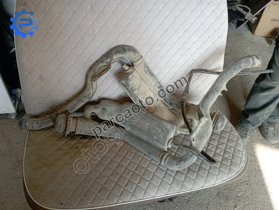 Renault Clio 98-08.Yakıt dolum ağzı.7700416903