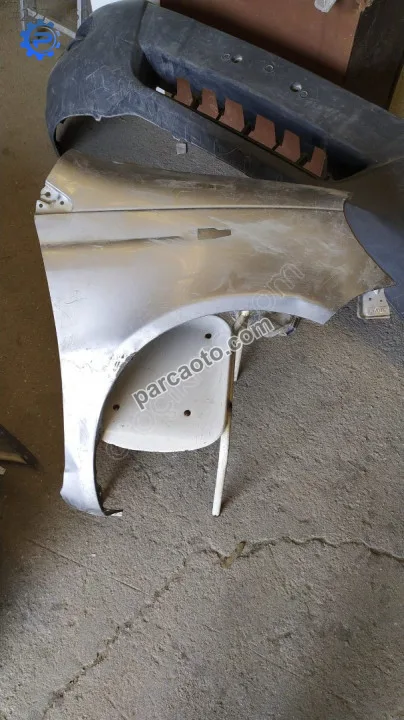 Toyota yaris sağ ön çamurluk