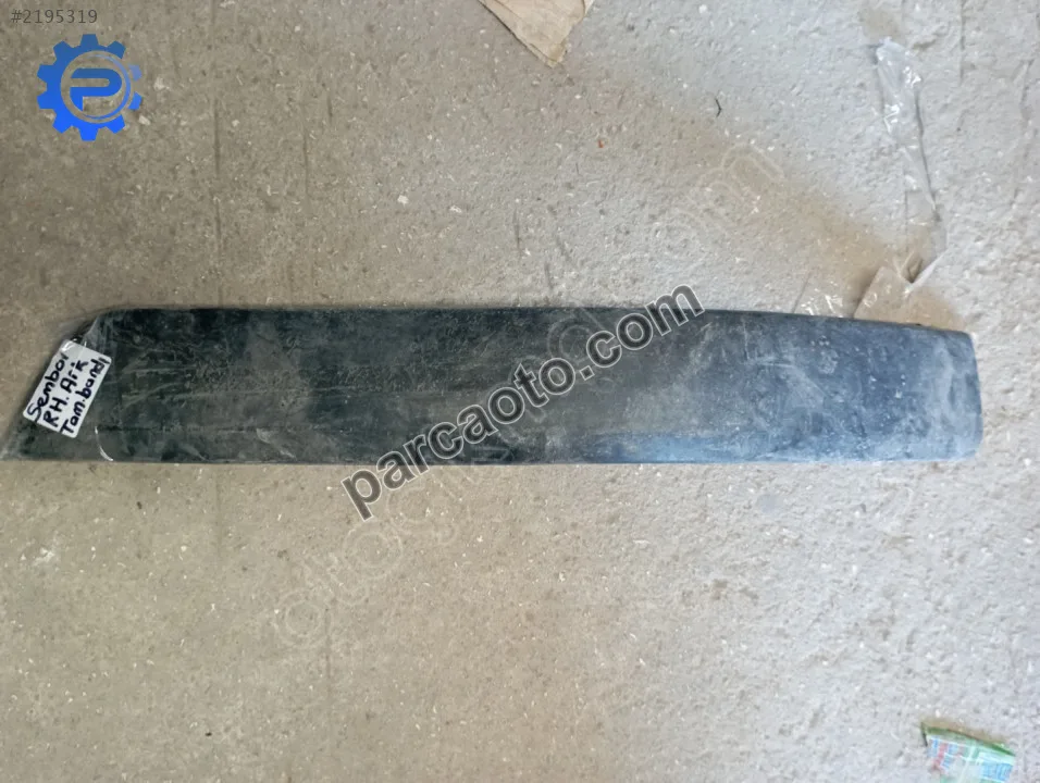 Renault clio 2.arka sağ tampon bandı.8200136895