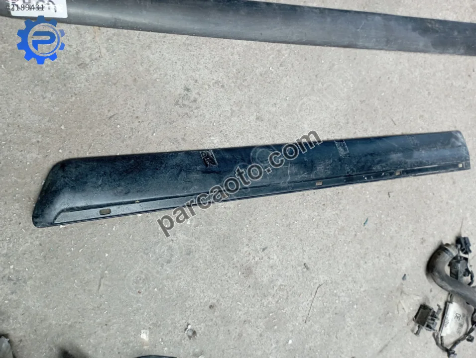 Mercedes 210.sol ön kapı bandı.a2106900962