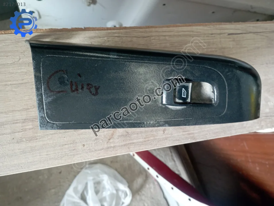 Ford courier sağ cam açma düğmesi.et76-240a40-14-19